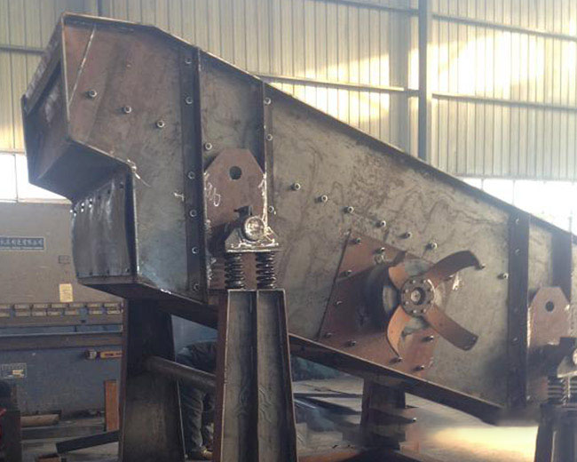 礦山振動篩積壓石粉怎麽處理，防堵篩網