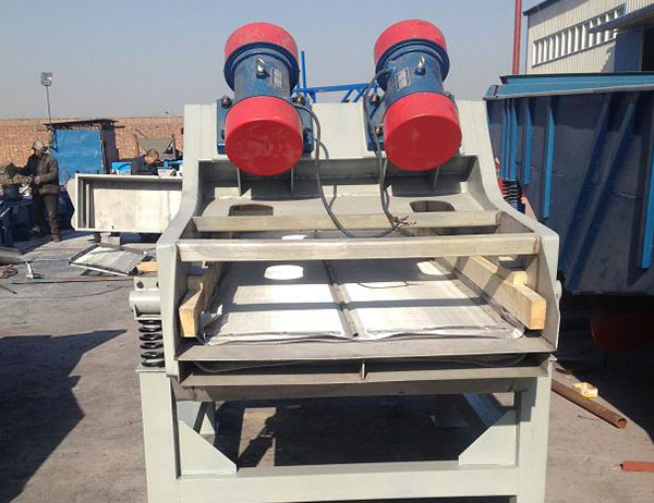 錳砂濾料篩機屬於重型振動篩的一種