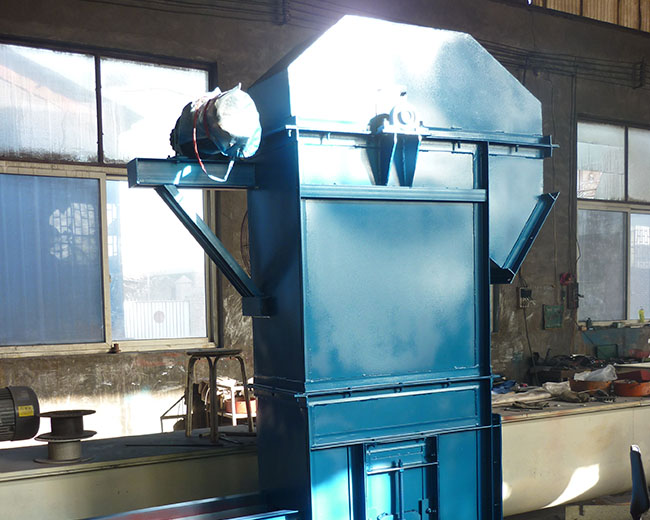 鬥式小型提升機是大多數廠家選擇的提升設備