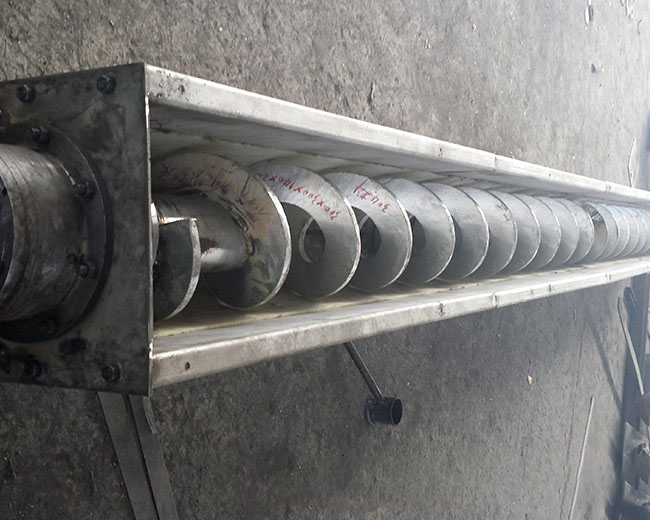 不鏽鋼螺旋輸送機葉片撕裂、軸裂縫、軸段斷裂處理