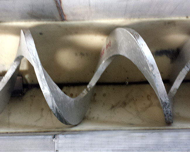 不鏽鋼螺旋輸送機葉片撕裂、軸裂縫、軸段斷裂處理