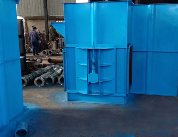 鬥式提升機怎麽調整張緊裝置控制跑偏