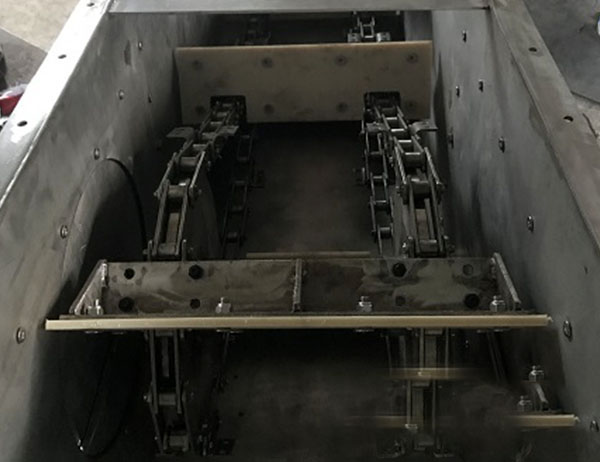 熱料型耐高溫埋刮闆輸送機屬於特種定制輸送設備