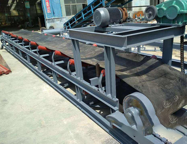 濕散狀物料輸送機採用螺旋還是皮帶輸送設備