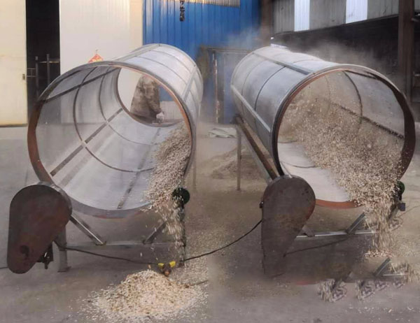 篩草機在稭稈牛羊草料行業是的應用流程