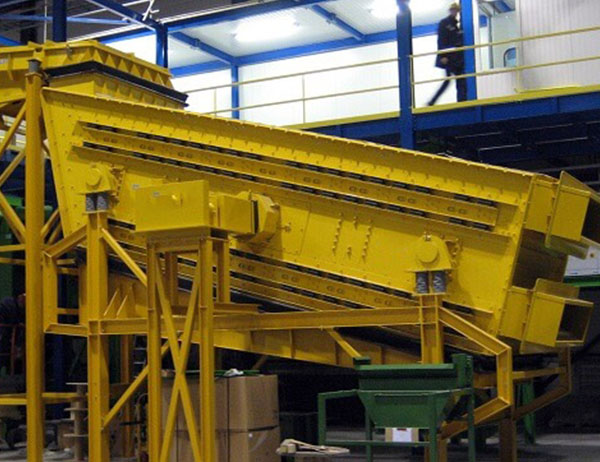 瓷土除渣利器-微粉弛張篩，一台頂多台方形搖擺篩