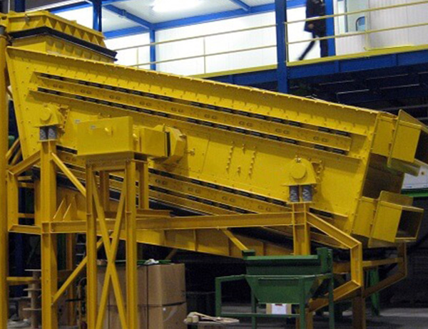 疊岩石粉碎顆粒卡網堵網現象解決顆粒沸騰振動篩