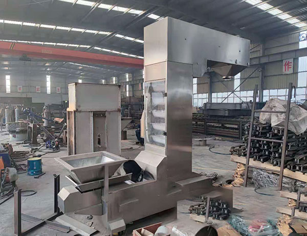 物料提升機價格影響因素在於提升形式