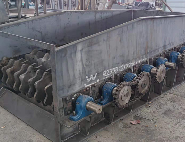 堅石篩分機對篩闆破損度比較高需要選用滾軸篩