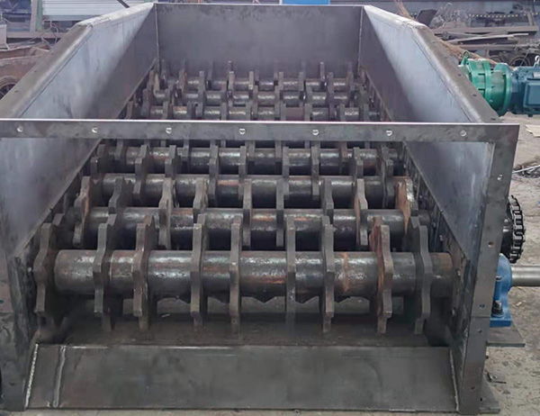 堅石篩分機對篩闆破損度比較高需要選用滾軸篩