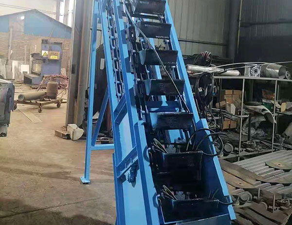 鬥式輸送機讓物料在輸送過程中更穩妥