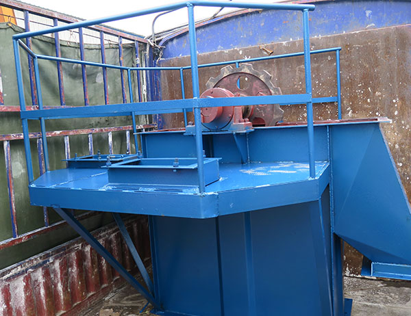 飼料提升機一般選用TD皮帶式鬥式提升機