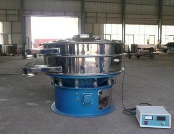 小型不鏽鋼振動篩是現今使用量較高的篩分機