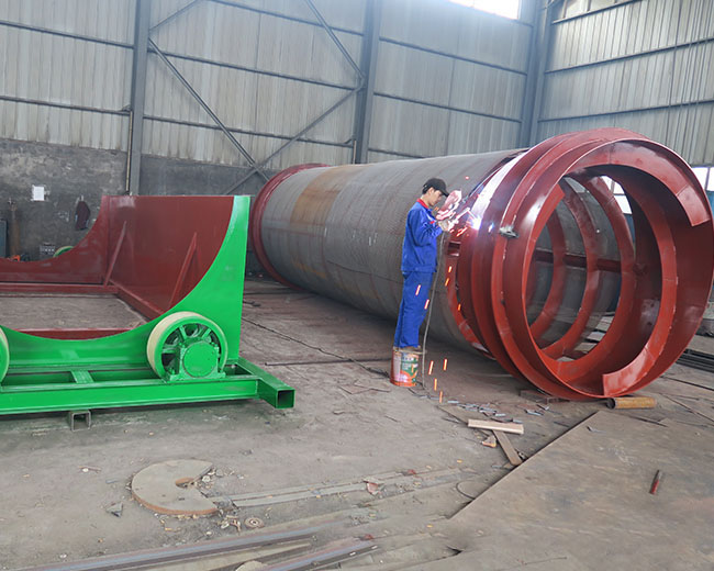 滾筒洗礦篩一般採用無軸重型滾筒效果較好