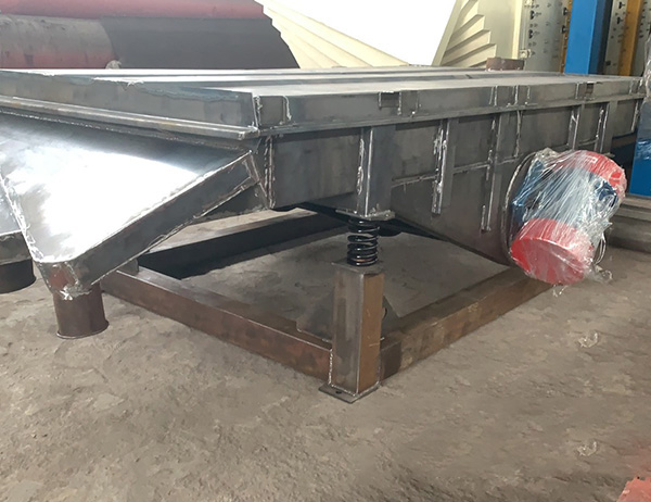 石子制砂生産線中選用直線振動篩壓縮成本耐用實惠