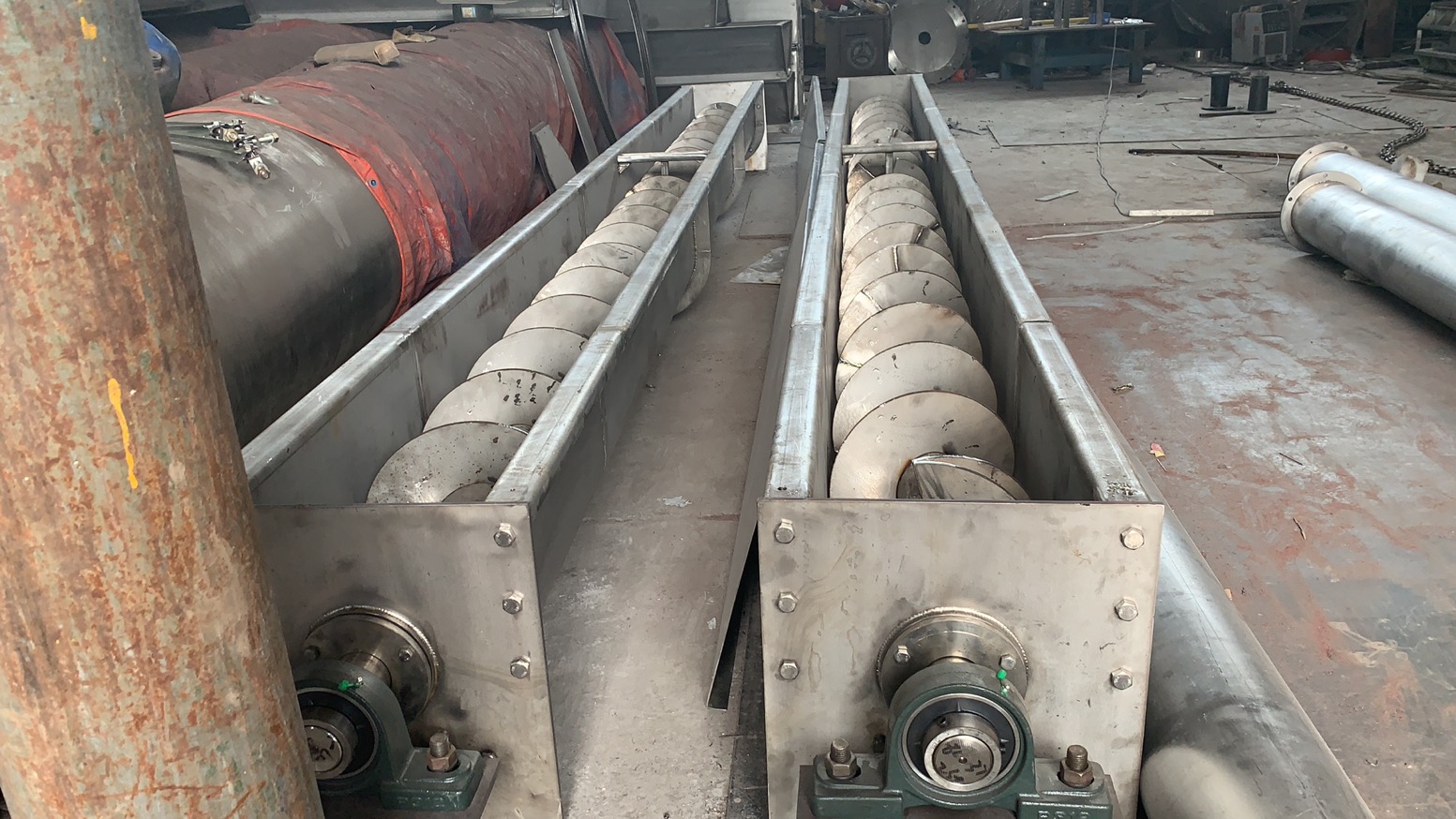 U型高嶺土連續式螺旋輸送機屬於LS型的一種