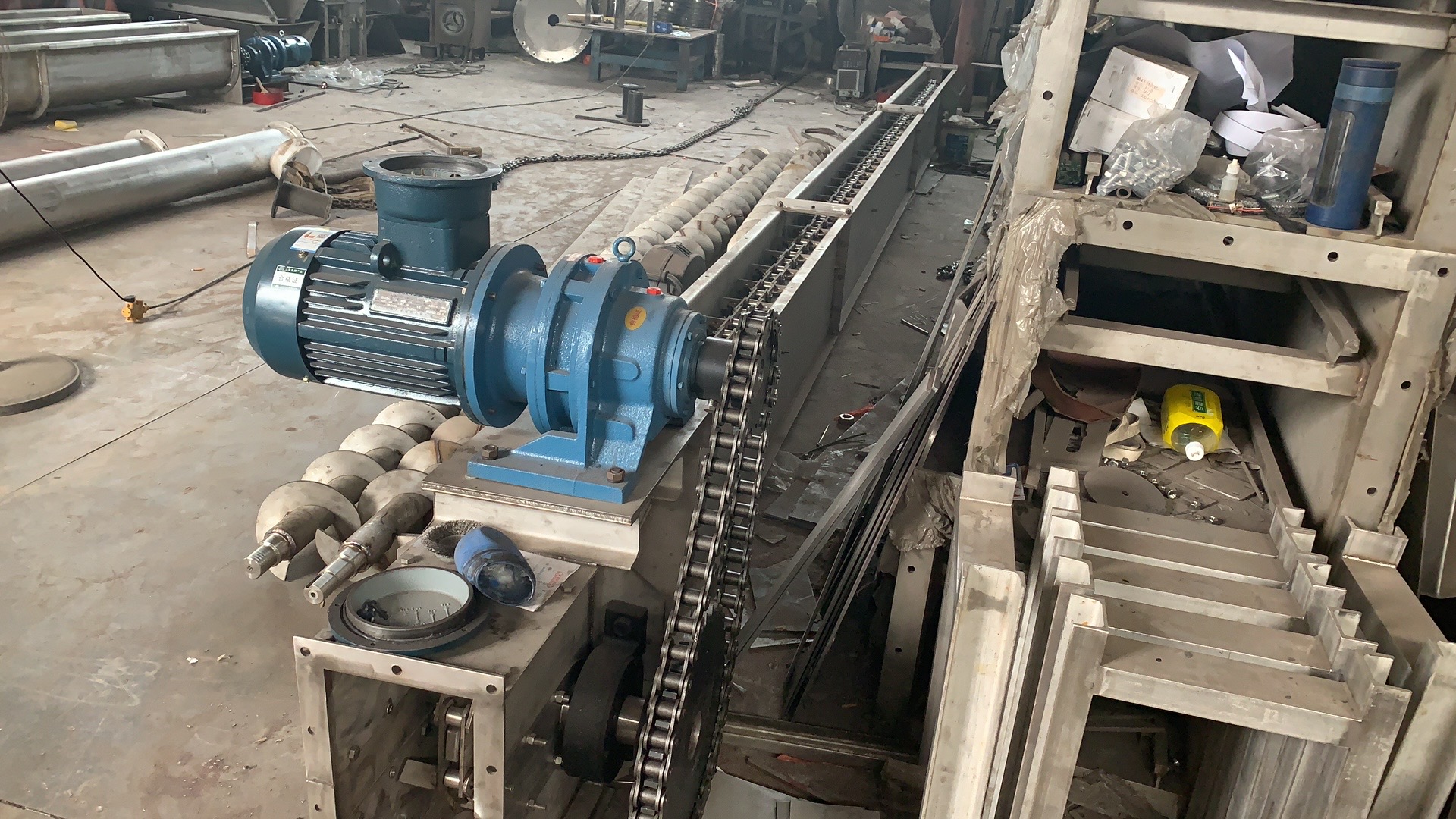 石灰石、粉煤灰雙鏈刮闆輸送機使用介紹