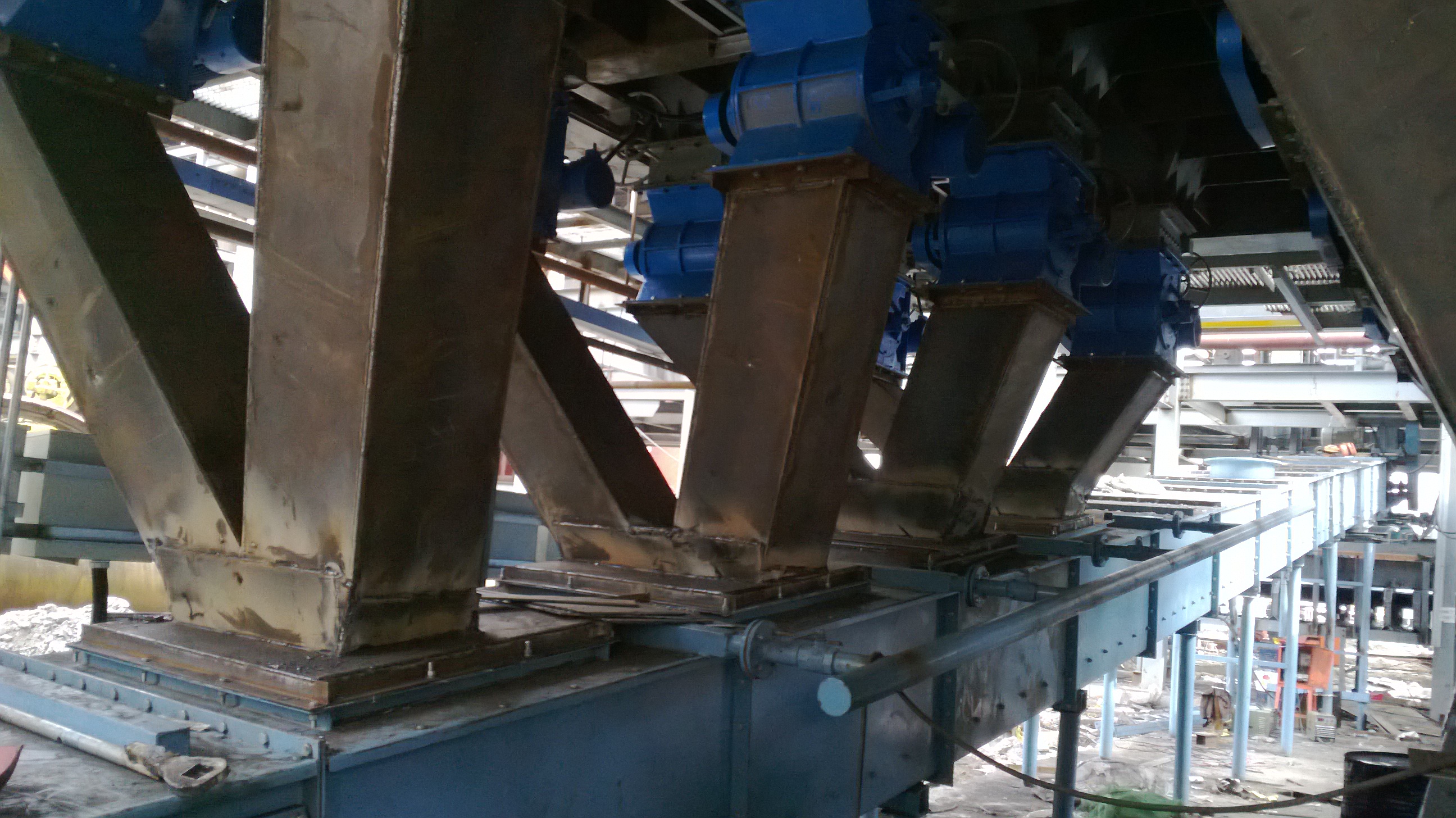 石灰石、粉煤灰雙鏈刮闆輸送機使用介紹