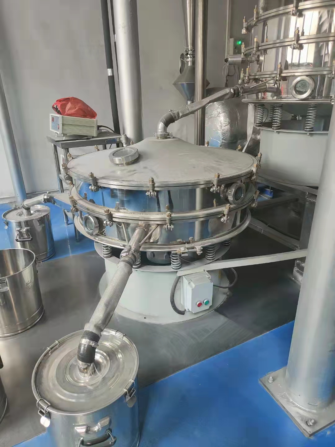 藥粉、食品制藥篩分機選擇圓形三次元振動篩較好