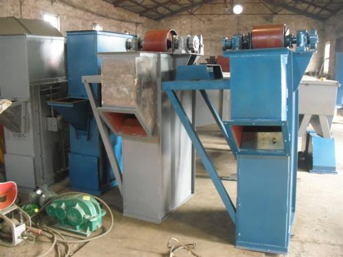 陶瓷廠陶瓷原料提升機選用皮帶式鬥式提升機效果好